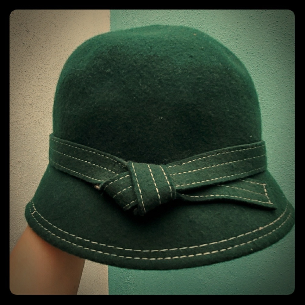 Cloche hat